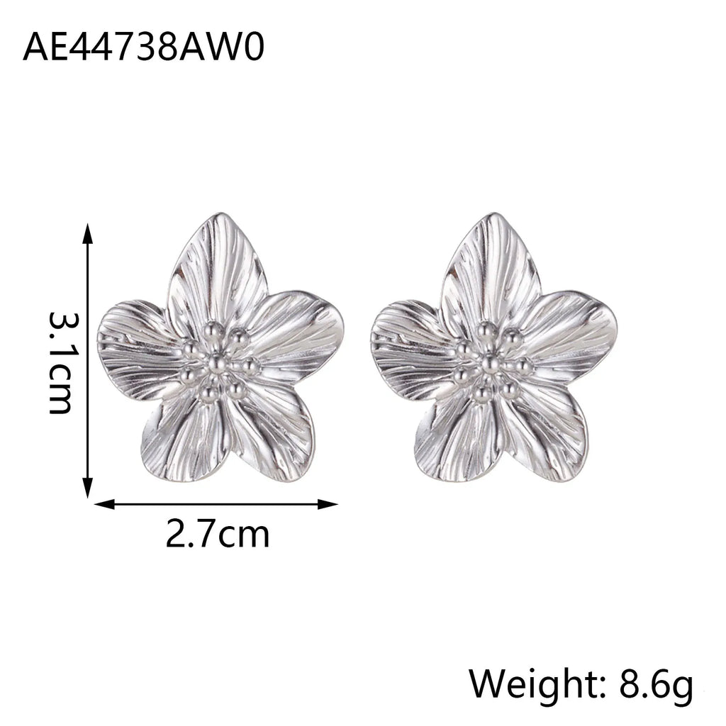 A Pair of Women's Flower Stud Earrings, Simple and Stylish Earrings Suitable for Daily Wear and Vacation Wear